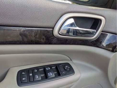 Used 2012 Jeep Grand Cherokee Laredo w/ Laredo E Group image 13