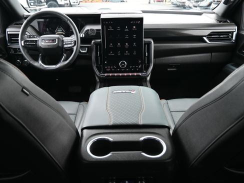 Used 2025 GMC Yukon XL AT4 w/ AT4 Premium Package image 3