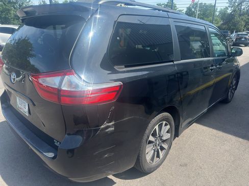 Used 2018 Toyota Sienna XLE w/ XLE Navigation Package AWD/4WD image 3