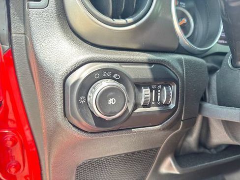 Used 2018 Jeep Wrangler Unlimited Sport AWD/4WD image 13