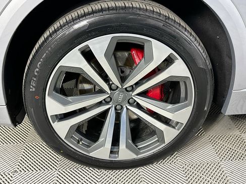 Used 2019 Audi Q8 Premium Plus AWD/4WD image 32