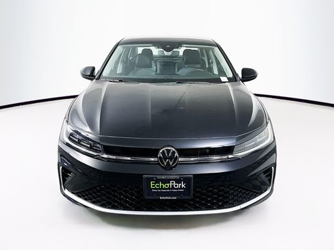 Used 2025 Volkswagen Jetta SE w/ Sunroof Package FWD image 2