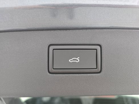 New 2026 Volkswagen Tiguan SE FWD image 13