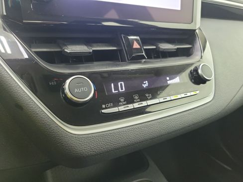 Used 2024 Toyota Corolla LE FWD image 27