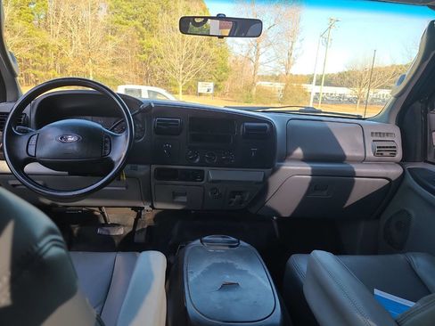 Used 2005 Ford F250 Lariat image 17