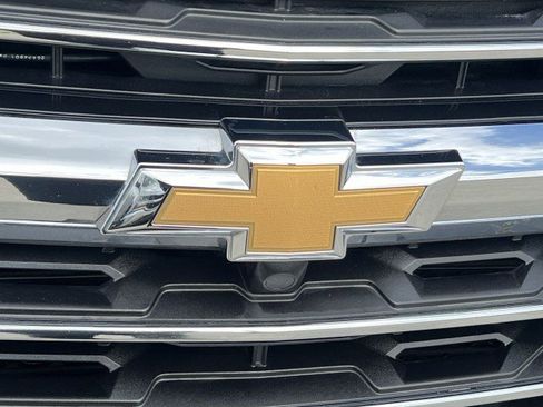 Used 2025 Chevrolet Traverse LT FWD image 30