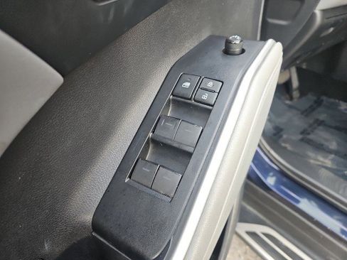 Used 2021 Toyota Highlander XLE image 10