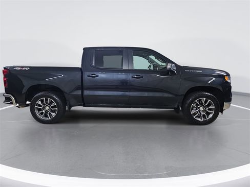 Certified 2022 Chevrolet Silverado 1500 LT image 2