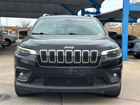 Used 2019 Jeep Cherokee Latitude w/ Popular Appearance Group image 3