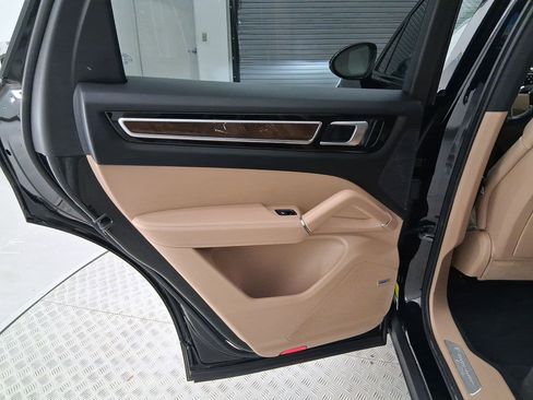 Used 2021 Porsche Cayenne image 27