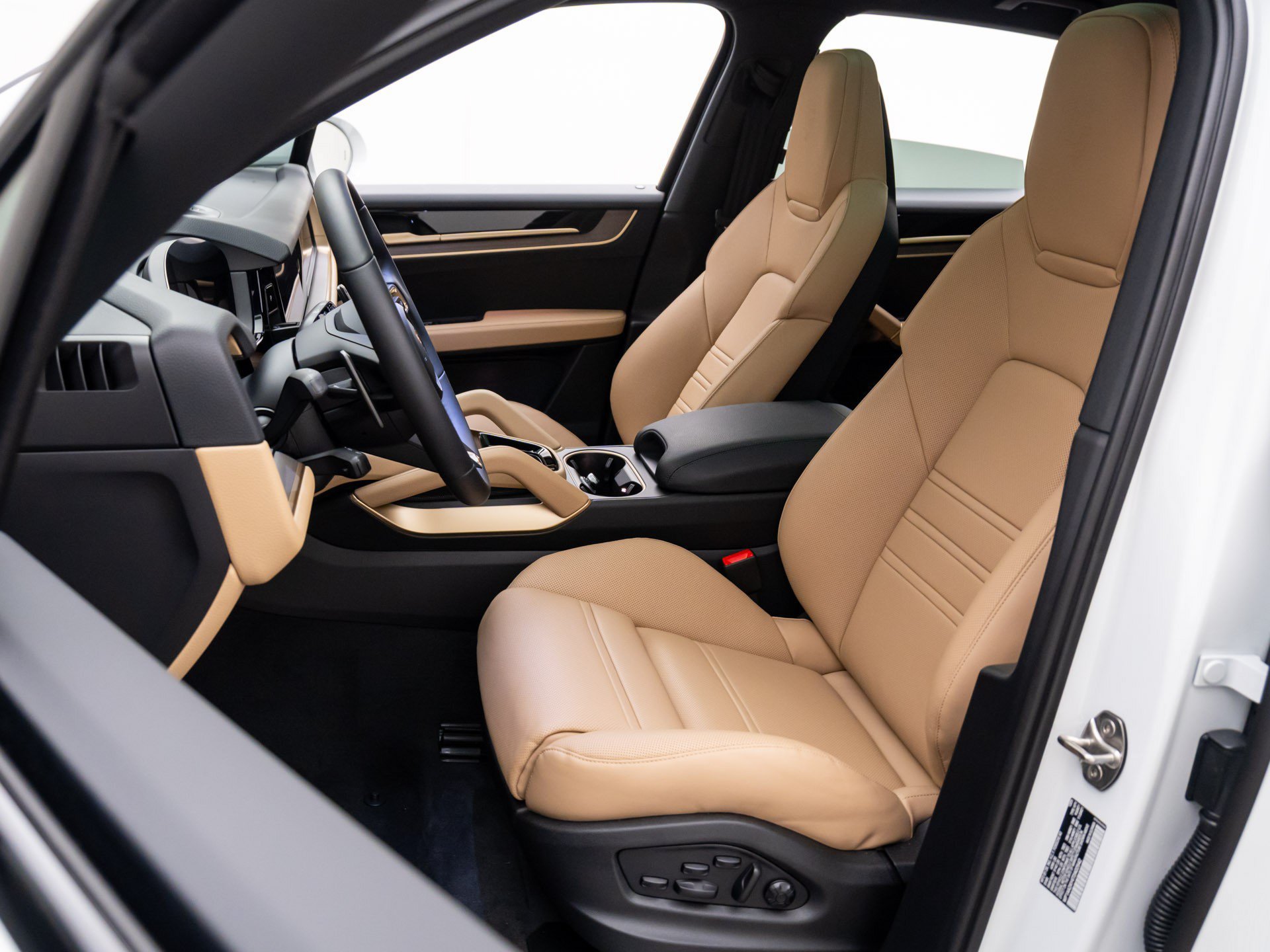 Certified 2026 Porsche Cayenne AWD/4WD image 5