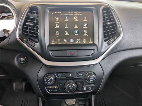 Used 2018 Jeep Cherokee Latitude Plus FWD image 14