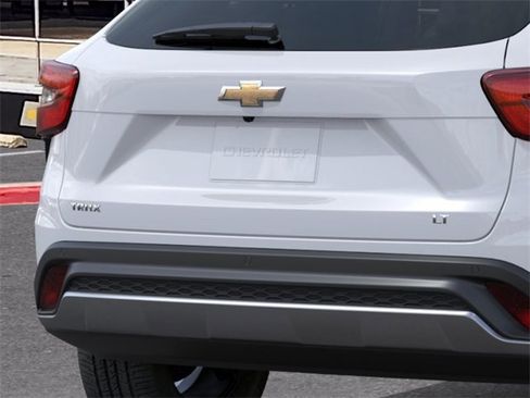 New 2026 Chevrolet Trax LT w/ Driver Confidence Package FWD image 14