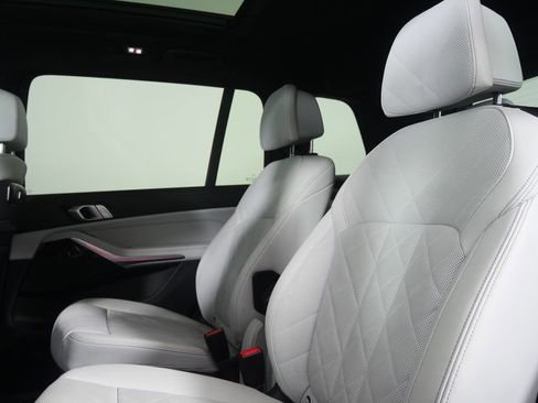 Used 2024 BMW X7 xDrive40i w/ M Sport Package AWD/4WD image 12