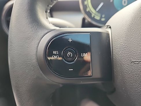 Used 2024 MINI Cooper 2-Door Hardtop image 32