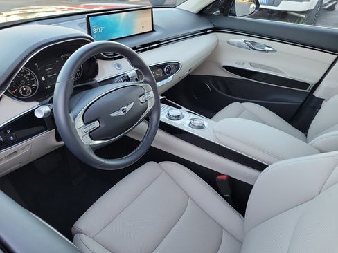 Certified 2023 Genesis GV70 2.5T image 5