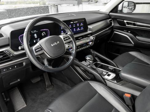 Used 2024 Kia Telluride S image 4