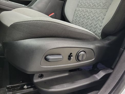 Used 2023 Chevrolet Equinox LS w/ LS Convenience Package image 19