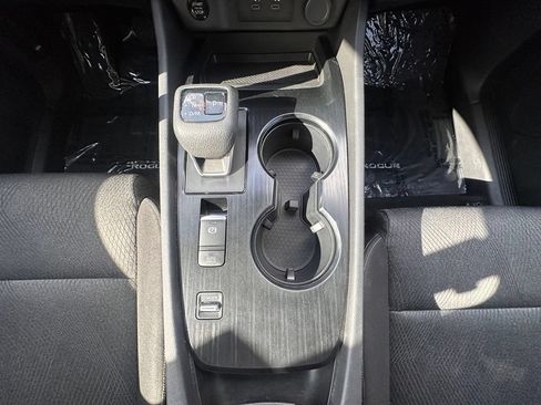 Certified 2024 Nissan Rogue SV FWD image 24