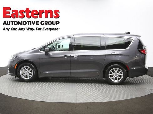 Used 2023 Chrysler Pacifica Touring-L FWD image 63