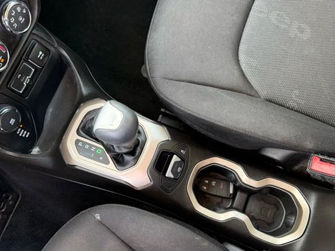 Used 2017 Jeep Renegade Latitude image 19