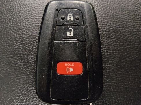 Used 2019 Toyota RAV4 XLE FWD image 32