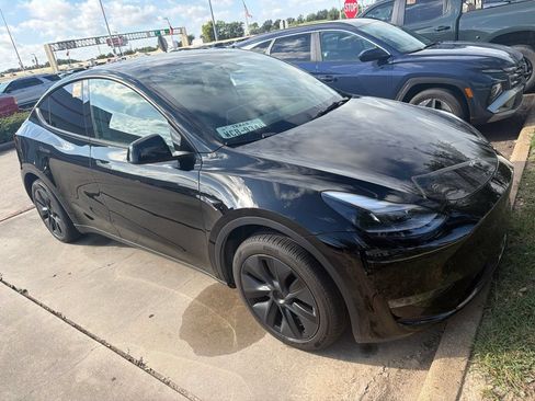 Used 2025 Tesla Model Y Long Range RWD image 6
