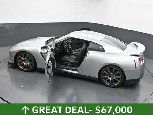 Used 2012 Nissan GT-R Premium image 65