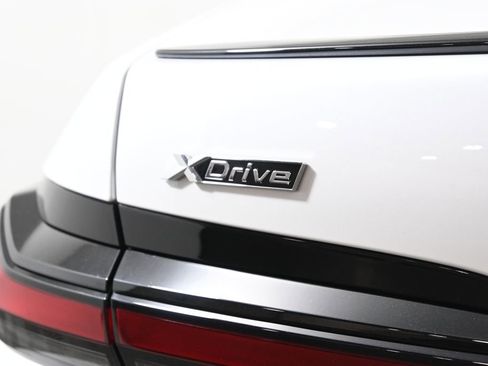 Used 2026 BMW 740i xDrive w/ Premium Package image 40
