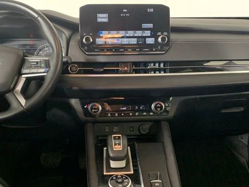 Used 2024 Mitsubishi Outlander SE image 12