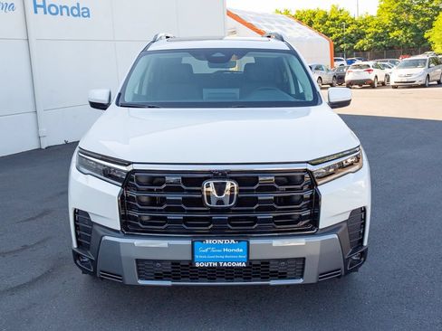 New 2026 Honda Pilot Touring image 3