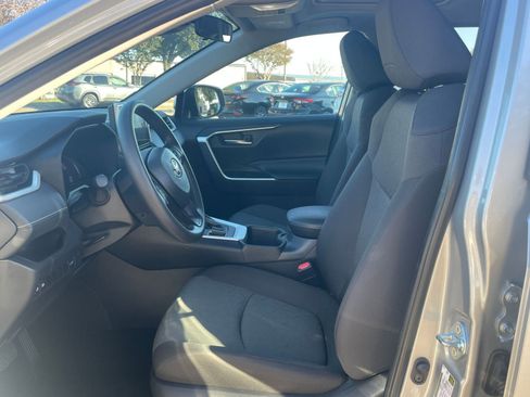 Used 2025 Toyota RAV4 XLE image 27