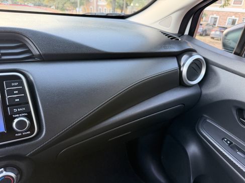 Used 2022 Nissan Versa S FWD image 25