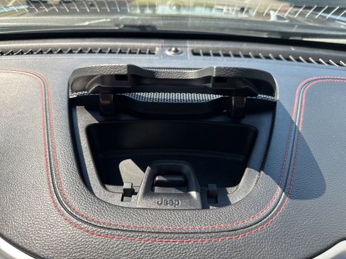 Used 2015 Jeep Cherokee Trailhawk w/ Comfort/Convenience Group image 34