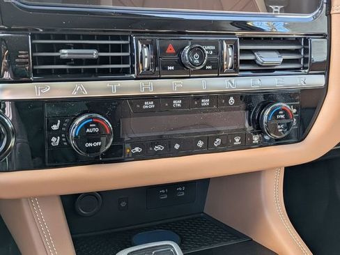 New 2026 Nissan Pathfinder Platinum image 18