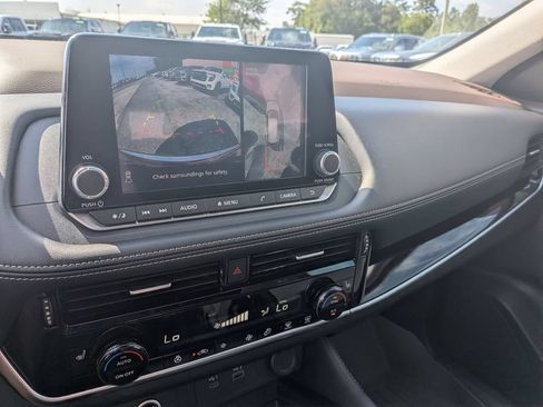 Used 2023 Nissan Rogue SL AWD/4WD image 18