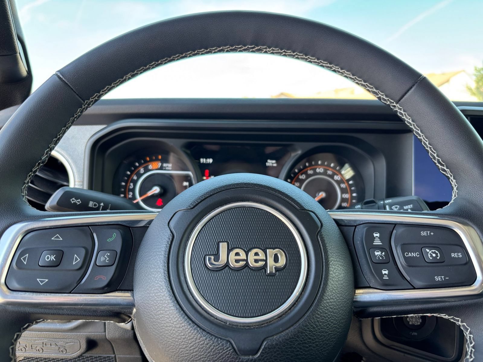 Used 2025 Jeep Wrangler Unlimited Sahara AWD/4WD image 27