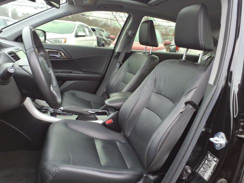 Used 2017 Honda Accord Touring image 3