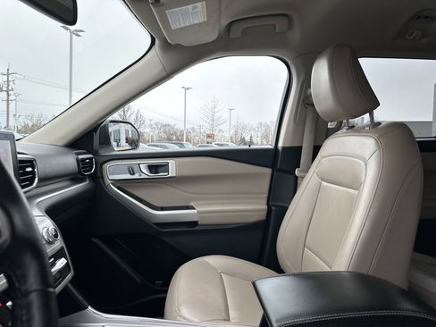 Used 2023 Ford Explorer XLT w/ Equipment Group 202A image 24