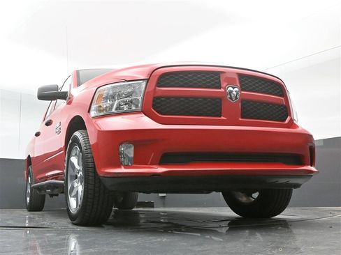 Used 2019 RAM 1500 Express w/ Express Value Package AWD/4WD image 30