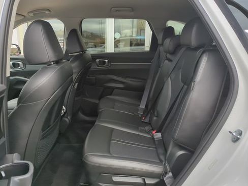 Used 2024 Kia Sorento S FWD image 28