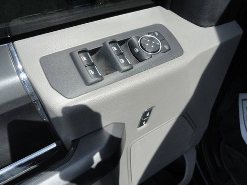 Used 2015 Ford F150 XLT w/ Equipment Group 302A Luxury AWD/4WD image 12