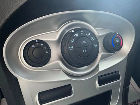 Used 2019 Ford Fiesta SE image 19