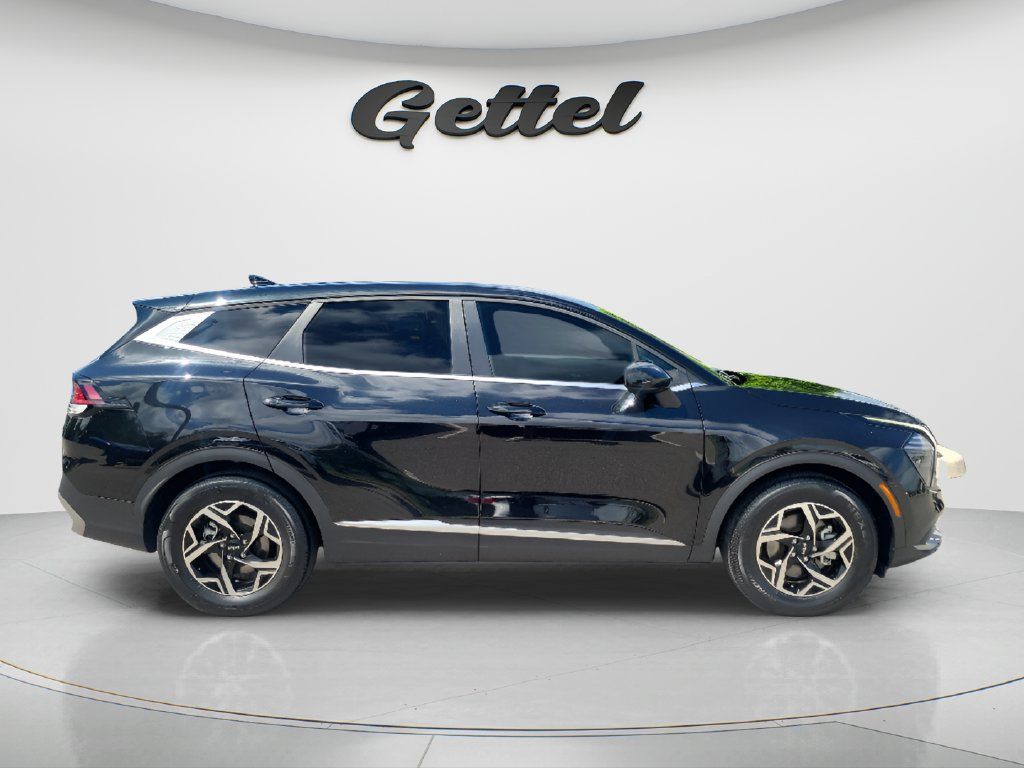 Used 2024 Kia Sportage LX FWD image 4
