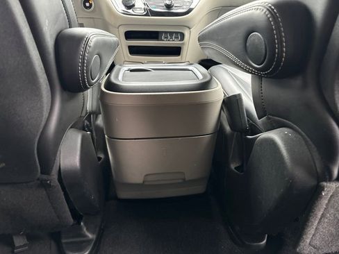 Used 2023 Chrysler Pacifica Touring-L FWD image 40