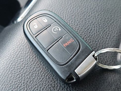 Used 2017 RAM 1500 Laramie image 32