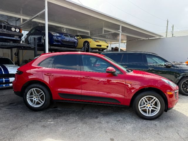 Used 2018 Porsche Macan AWD/4WD image 3