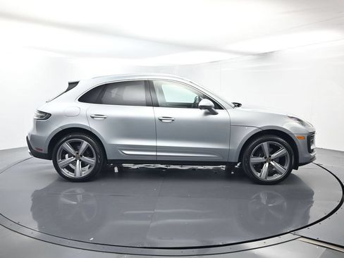 Certified 2025 Porsche Macan AWD/4WD image 16