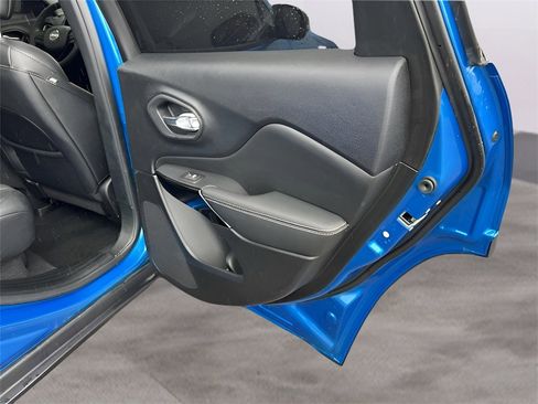 Used 2023 Jeep Cherokee Altitude Lux w/ Lux Elite Package image 20