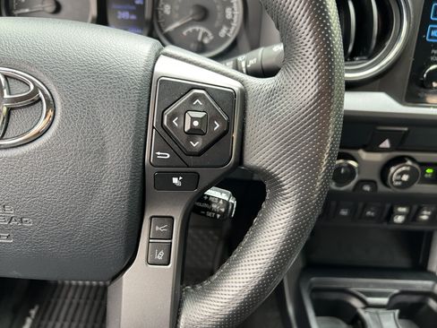 Used 2019 Toyota Tacoma TRD Off-Road w/ Technology Package AWD/4WD image 30
